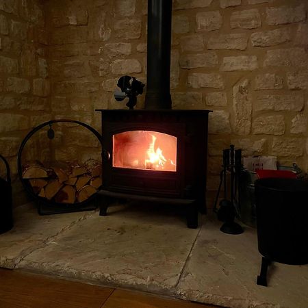 Cosy Cotswold Lodge By Your Home Here - Summer Sale For 3 Plus Nights - Ideal For Families With Log-Burner, Spa, Private Parking And Heated Swimming Pools Ashton Keynes ภายนอก รูปภาพ