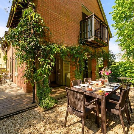 Cosy Cotswold Lodge By Your Home Here - Summer Sale For 3 Plus Nights - Ideal For Families With Log-Burner, Spa, Private Parking And Heated Swimming Pools Ashton Keynes ภายนอก รูปภาพ