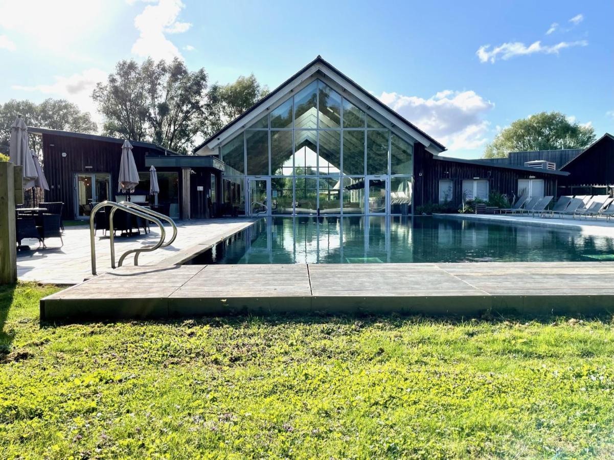 Cosy Cotswold Lodge By Your Home Here - Summer Sale For 3 Plus Nights - Ideal For Families With Log-Burner, Spa, Private Parking And Heated Swimming Pools Ashton Keynes ภายนอก รูปภาพ