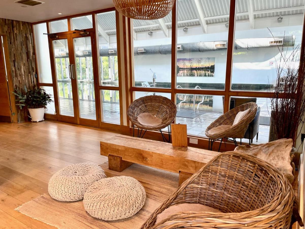 Cosy Cotswold Lodge By Your Home Here - Summer Sale For 3 Plus Nights - Ideal For Families With Log-Burner, Spa, Private Parking And Heated Swimming Pools Ashton Keynes ภายนอก รูปภาพ