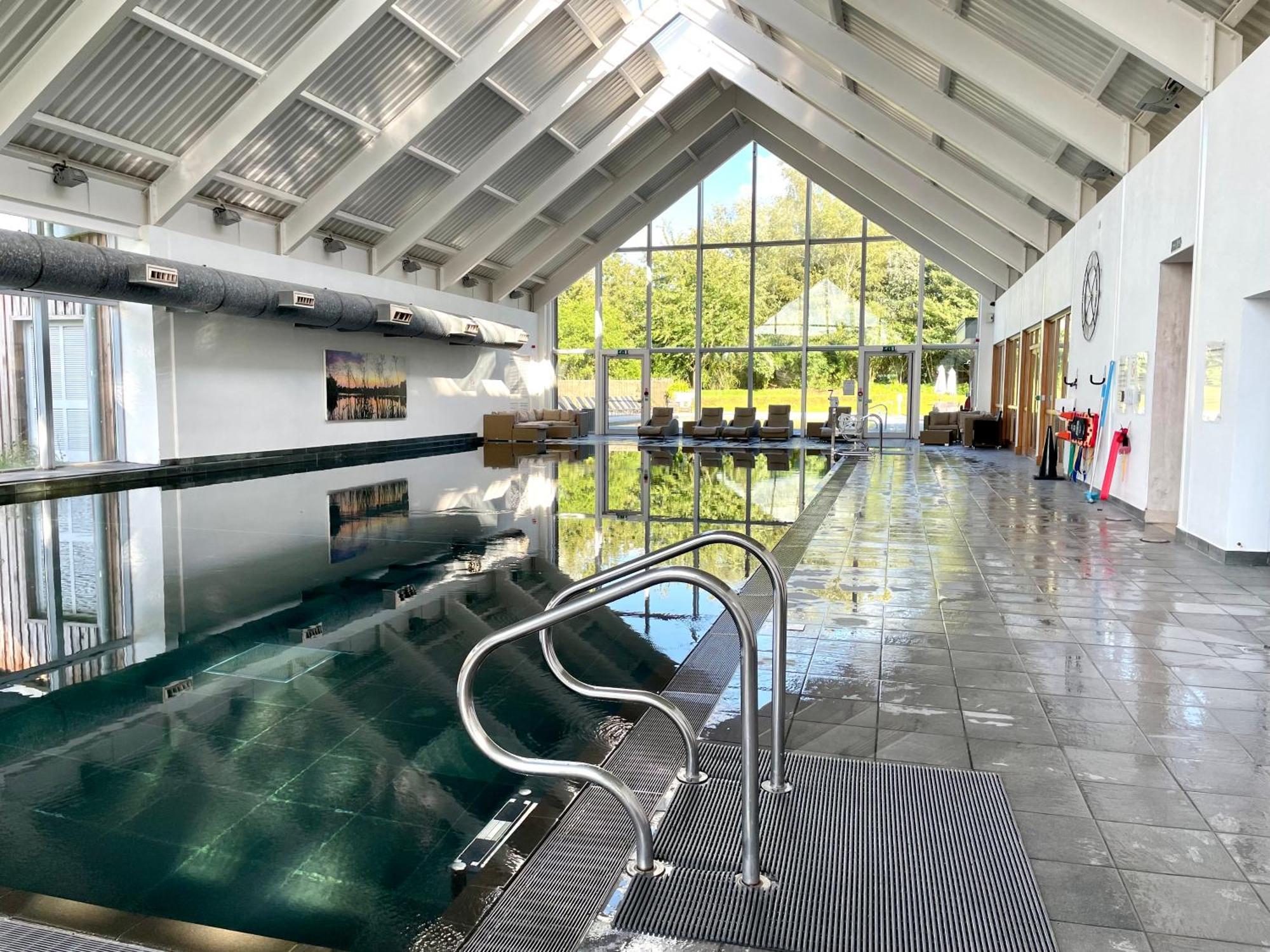 Cosy Cotswold Lodge By Your Home Here - Summer Sale For 3 Plus Nights - Ideal For Families With Log-Burner, Spa, Private Parking And Heated Swimming Pools Ashton Keynes ภายนอก รูปภาพ