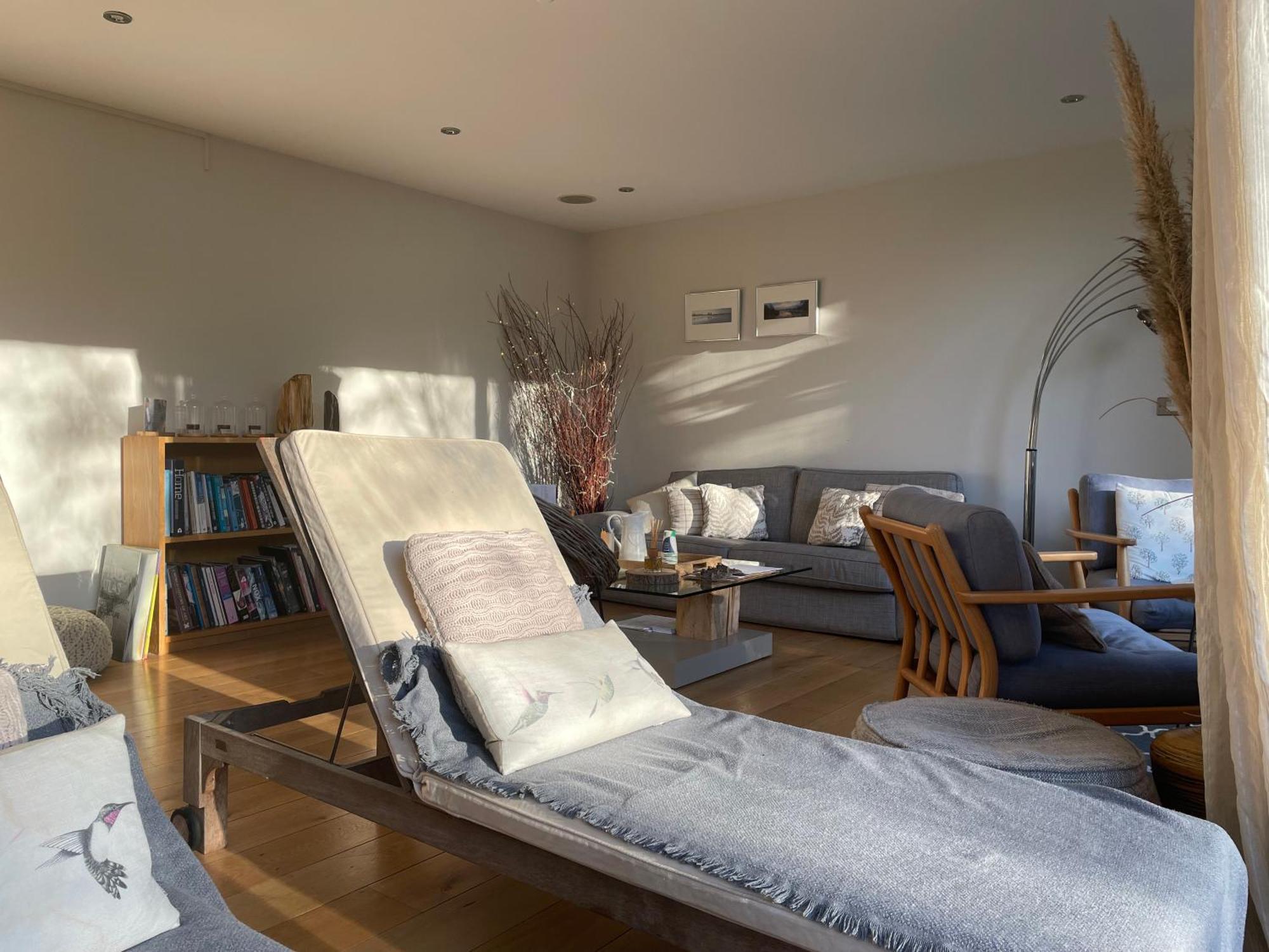 Cosy Cotswold Lodge By Your Home Here - Summer Sale For 3 Plus Nights - Ideal For Families With Log-Burner, Spa, Private Parking And Heated Swimming Pools Ashton Keynes ภายนอก รูปภาพ