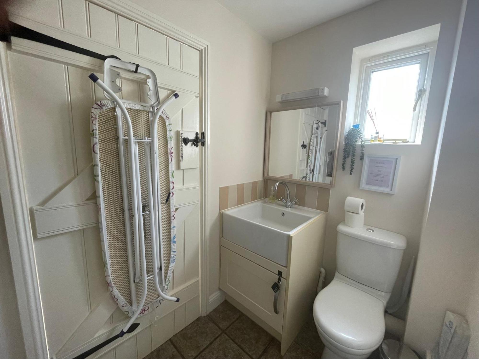 Cosy Cotswold Lodge By Your Home Here - Summer Sale For 3 Plus Nights - Ideal For Families With Log-Burner, Spa, Private Parking And Heated Swimming Pools Ashton Keynes ภายนอก รูปภาพ