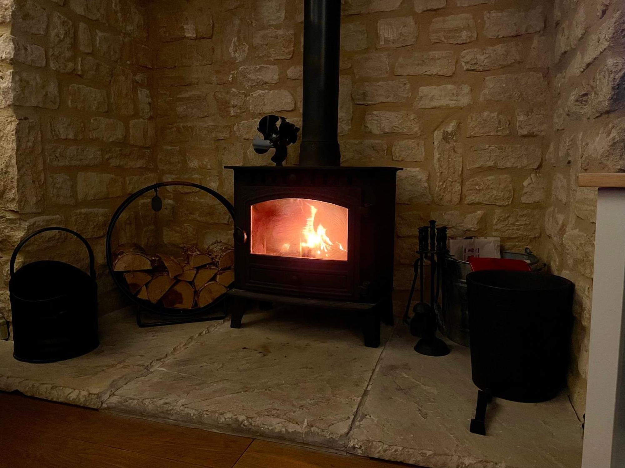 Cosy Cotswold Lodge By Your Home Here - Summer Sale For 3 Plus Nights - Ideal For Families With Log-Burner, Spa, Private Parking And Heated Swimming Pools Ashton Keynes ภายนอก รูปภาพ