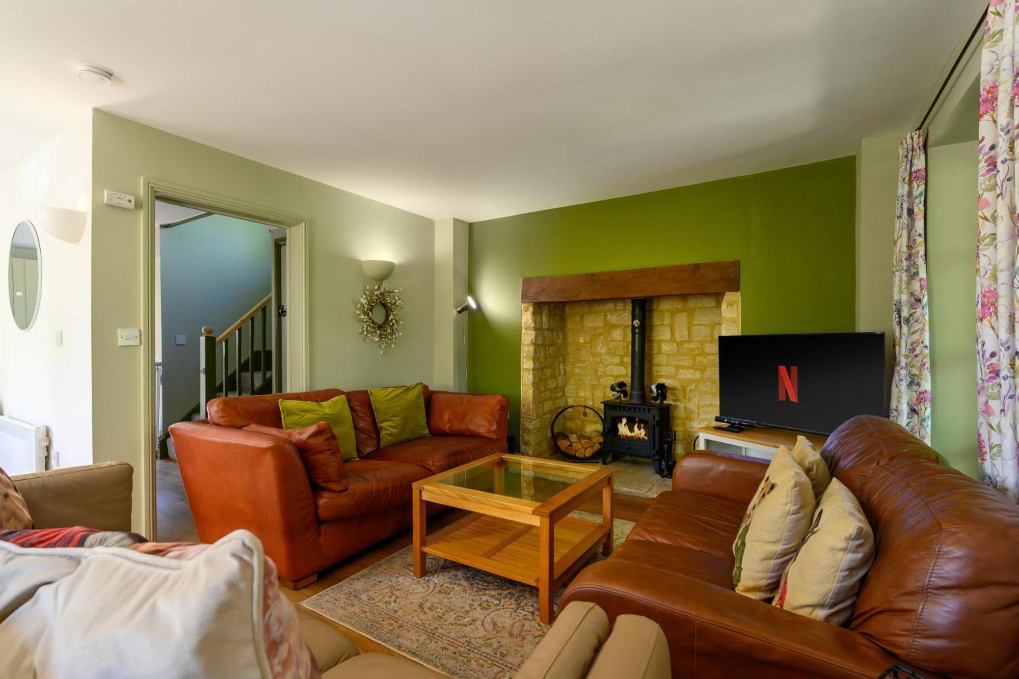 Cosy Cotswold Lodge By Your Home Here - Summer Sale For 3 Plus Nights - Ideal For Families With Log-Burner, Spa, Private Parking And Heated Swimming Pools Ashton Keynes ภายนอก รูปภาพ