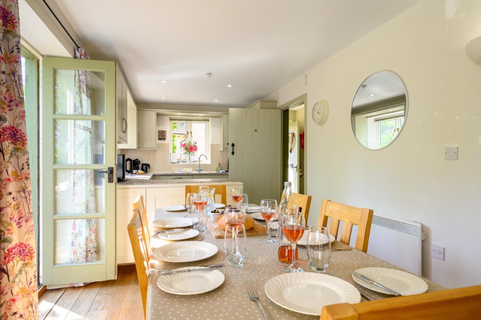 Cosy Cotswold Lodge By Your Home Here - Summer Sale For 3 Plus Nights - Ideal For Families With Log-Burner, Spa, Private Parking And Heated Swimming Pools Ashton Keynes ภายนอก รูปภาพ