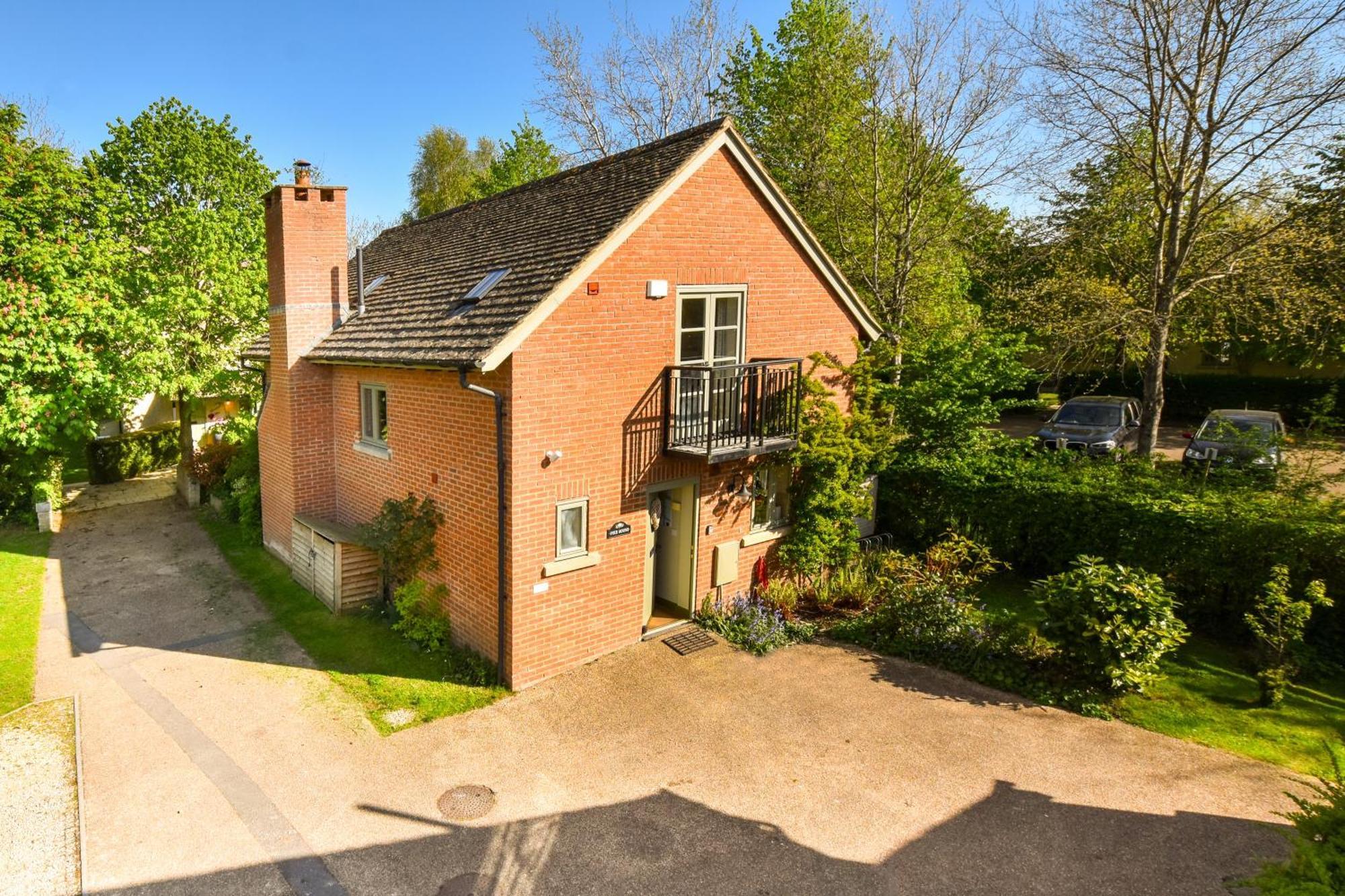 Cosy Cotswold Lodge By Your Home Here - Summer Sale For 3 Plus Nights - Ideal For Families With Log-Burner, Spa, Private Parking And Heated Swimming Pools Ashton Keynes ภายนอก รูปภาพ