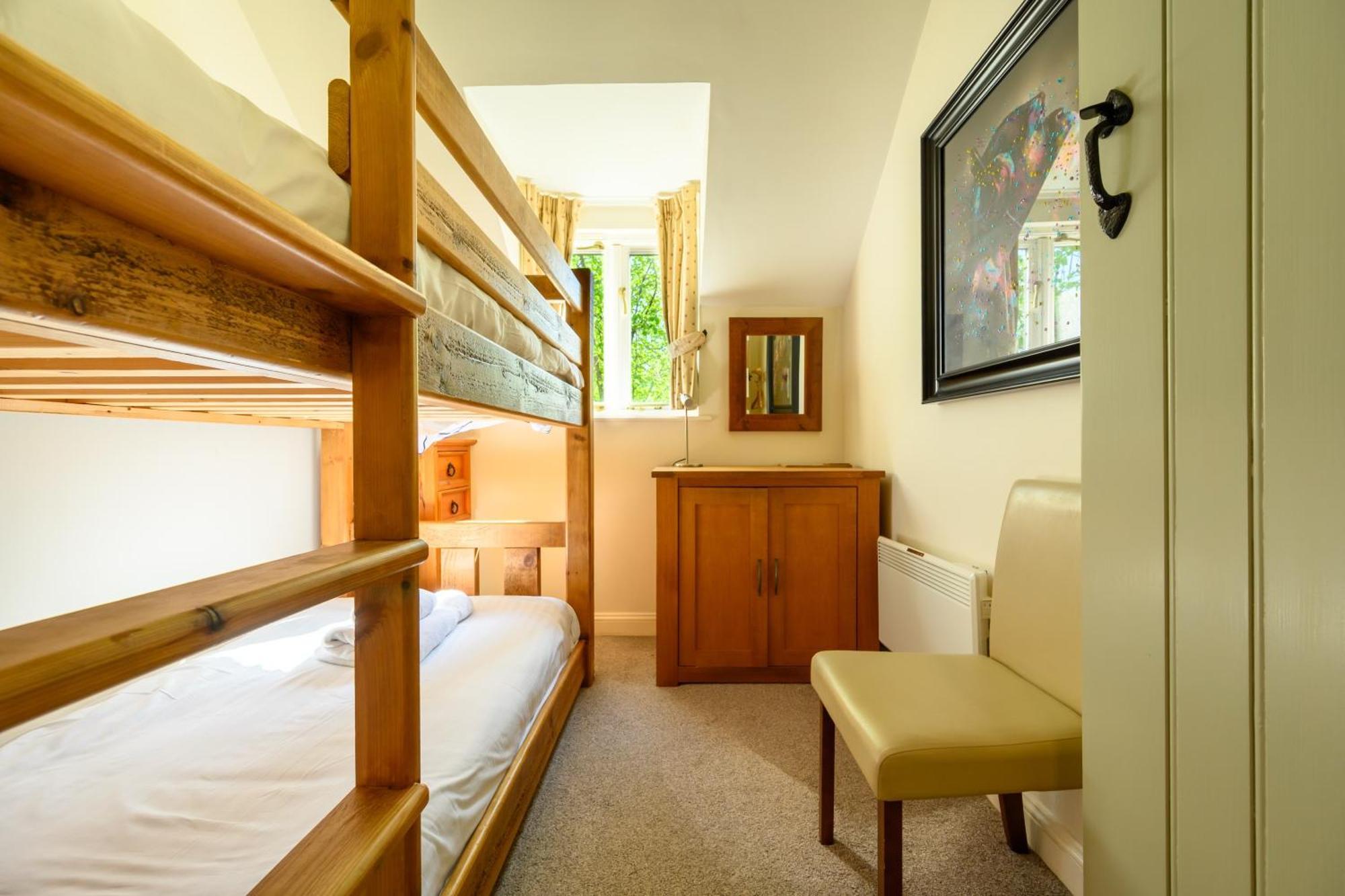 Cosy Cotswold Lodge By Your Home Here - Summer Sale For 3 Plus Nights - Ideal For Families With Log-Burner, Spa, Private Parking And Heated Swimming Pools Ashton Keynes ภายนอก รูปภาพ