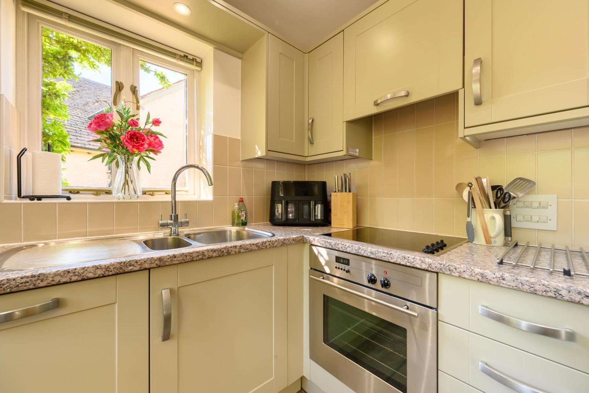 Cosy Cotswold Lodge By Your Home Here - Summer Sale For 3 Plus Nights - Ideal For Families With Log-Burner, Spa, Private Parking And Heated Swimming Pools Ashton Keynes ภายนอก รูปภาพ